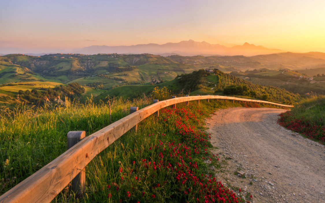 paesaggio delle colline teramane in Abruzzo produzione di miele bio Bottega Montecchia